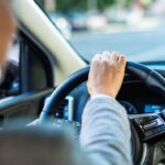 Το παράδοξο της οδικής ασφάλειας: Γιατί τα κοντινά χιλιόμετρα κρύβουν τον μεγαλύτερο κίνδυνο