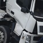 Λαμία: Νταλίκα με τσιμέντα και ορυκτέλαια ξέφυγε από την πορεία της – Διακόπηκε η κυκλοφορία