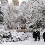 ΗΠΑ: Συναγερμός για ισχυρές χιονοπτώσεις – Χιλιάδες ακυρώσεις πτήσεων στη Νέα Υόρκη