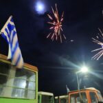 Ρεβεγιόν… στα μπλόκα κάνουν οι αγρότες: Πυροτεχνήματα, διασπάσεις και αμετακίνητη στάση