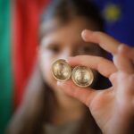 Αποχαιρετά το 2025, αποχαιρετά και το λέβα: Η Βουλγαρία υποδέχεται το ευρώ με drone σόου