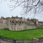 Διαδηλωτές «βεβήλωσαν» προθήκη με βασιλικά κοσμήματα στον Πύργο του Λονδίνου – Τέσσερις συλλήψεις