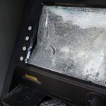 Αντιεξουσιαστές τα έκαναν «γυαλιά καρφιά» στο Κουκάκι – Βανδάλισαν καταστήματα και ΑΤΜ