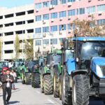 Οι αγρότες μπήκαν με τα τρακτέρ στο λιμάνι της Θεσσαλονίκης – Σχέδιο αποκλεισμού για τρεις ώρες