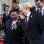 Βόρεια Κορέα: Ο Κιμ επισκέπτεται πυρηνικά υποβρύχια ενώ ο Πούτιν επαινεί τον «αήττητο» δεσμό τους