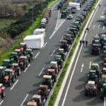 Κρίσιμες αποφάσεις στα μπλόκα για τους αγρότες: Σχεδιάζουν κλείσιμο σε τελωνεία, λιμάνια, αεροδρόμια