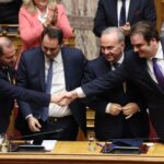 Ενθουσιώδης υποδοχή του Πιερρακάκη από την ΚΟ της ΝΔ: «Είναι πρωτίστως νίκη της πατρίδας»