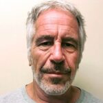 Αρχεία Επστάϊν: Στη δημοσιότητα κάρτα του προς παιδεραστή γιατρό όπου αναφέρεται ο Τραμπ