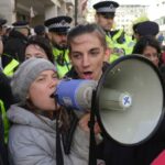 Η Γκρέτα Τούνμπεργκ συνελήφθη στο Λονδίνο σε διαμαρτυρία για την υποστήριξη απεργών πείνας