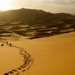 Βρετανίδα εξερευνήτρια έγινε ο πρώτος άνθρωπος που διέσχισε περπατώντας τη Σαουδική Αραβία