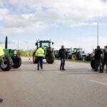 Ένταση στο μπλόκο Πατρών – Πύργου: Οδηγός ΙΧ εμβόλισε αυτοκίνητα για να «σπάσει» τον αποκλεισμό