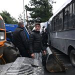 Θεσσαλονικη: Ένταση μεταξύ ΜΑΤ και αγροτών στον κόμβο των «Πράσινων Φαναριών»