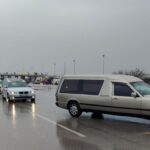 «Η κηδεία της αγροτιάς»: Πομπή με νεκροφόρες στο πλευρό των παραγωγών στη Θεσσαλονίκη