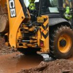 Σε πλήρη εξέλιξη η απομάκρυνση των φερτών υλικών στους πλημμυρισμένους δρόμους της Αττικής