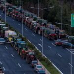 «Ώρα μηδέν» για την κυβέρνηση στα μπλόκα – Διπλό μήνυμα Καραμανλή για αγρότες και ΕΛΤΑ