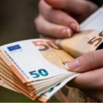 Πότε πληρώνεται το Δώρο Χριστουγέννων: Τι μπορούν να κάνουν οι εργαζόμενοι αν δεν καταβληθεί