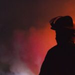 Πυρκαγιά καταστρέφει κτήριο στο Μανχάταν – Πυκνό σύννεφο καπνού πάνω από τη συνοικία