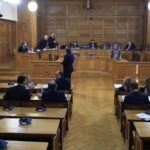 Ειρωνείες, ευτράπελα, ένταση και εκρηκτικοί διάλογοι στην Εξεταστική με τον «Φραπέ»