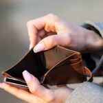 Δώρο Χριστουγέννων: Τι προβλέπεται αν δεν καταβληθεί στους εργαζομένους μετά τη λήξη της προθεσμίας