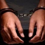 Χειροπέδες σε μητέρα και ανήλικο γιο που παρίσταναν τους υπαλλήλους της ΔΕΗ στη Θεσσαλονίκη