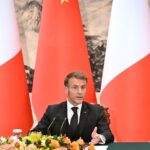 Το σπριντ του Μακρόν στην Κίνα και οι ικανότητές του στο πινγκ πονγκ