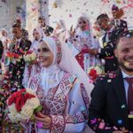 Τα χαμόγελα επέστρεψαν στη Γάζα: Στα συντρίμμια παντρεύτηκαν 54 ζευγάρια – Στιγμές χαράς και ελπίδας