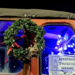 Οι αγρότες στόλισαν τα μπλόκα: Λαμπιόνια στους δρόμους, αυτιά ταράνδων, χριστουγεννιάτικα δέντρα