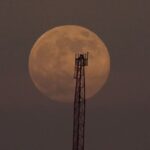 Γιατί η ίδια πλευρά της Σελήνης είναι πάντα στραμμένη προς τη Γη;