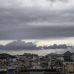 Καιρός: Τοπικές βροχές και άνεμοι έως 7 μποφόρ στο Αιγαίο – Μικρή άνοδος της θερμοκρασίας