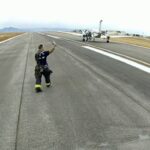 Αεροπλάνο προσγειώνεται μόνο του μετά από έκτακτη ανάγκη κατά τη διάρκεια της πτήσης