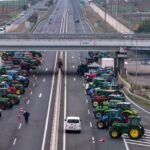 Στα μπλόκα οι αγρότες με ανοιχτούς δρόμους -Το Σάββατο οι αποφάσεις για το μέλλον των κινητοποιήσεων