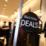 Ηλεκτρονικό εμπόριο και αγορές της τελευταίας στιγμής «έσωσαν» τη Black Friday