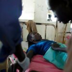 Σουδάν: Πάνω από 100 νεκρούς άφησε πίσω της η επίθεση σε παιδικό σταθμό και νοσοκομείο