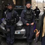 Ο νεαρός με το φεντόρα και ο… κλεπτομανής γάτος: Ιστορίες που μας έκαναν να χαμογελάσουμε το 2025