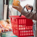 Συγκρατημένα αισιόδοξοι οι Έλληνες καταναλωτές σύμφωνα με έρευνα