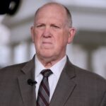 Δέσμευση Τομ Χόμαν για μείωση της ανάπτυξης των δυνάμεων ασφαλείας στη Μινεάπολη