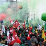 Ευρωπαϊκό Κοινοβούλιο: Με καπνογόνα και σημαίες δηδήλωσαν οι αγρότες κατά της Mercosur