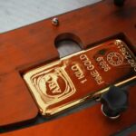 Ο χρυσός σπάει νέο ρεκόρ στα 4.600 δολάρια – Οι επενδυτές αναζητούν ασφαλή καταφύγια