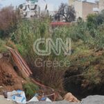 Κακοκαιρία: Καθίζηση στο ρέμα της Πικροδάφνης – Μέχρι και σωστική λέμβο επιστράτευσε η Πυροσβεστική