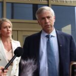 Ποιος είναι ο δικηγόρος που ανέλαβε τον Νικολάς Μαδούρο – Ο «βετεράνος» που εκπροσώπησε τον Ασάνζ