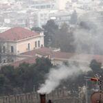 «Ασφυξία» σε Λάρισα και Βόλο από την ατμοσφαιρική ρύπανση: Στα υψηλότερα επίπεδα τη νύχτα