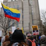 Διαμαρτυρίες υπέρ και κατά του Μαδούρο έξω από το δικαστήριο της Νέας Υόρκης