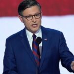 «Κανείς δεν μιλά για χρήση στρατιωτικής ισχύος στη Γροιλανδία», λέει ο πρόεδρος της Βουλής των ΗΠΑ