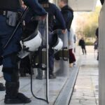 Αναβλήθηκε η δίκη για τον βιασμό της 12χρονης στον Κολωνό: Προπηλάκισαν κατηγορούμενο