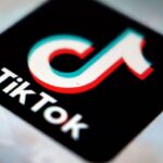 Η Βρετανία εγκαινίασε έναν λογαριασμό στο TikTok με βίντεο απελάσεων μεταναστών