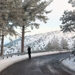 Καιρός: Χιονίζει σε Πάρνηθα και Βίλια Αττικής, στα «λευκά» οι σκεπές των σπιτιών – Δείτε φωτογραφίες