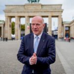 Βερολίνο: Πιέσεις στον δήμαρχο να παραιτηθεί γιατί έπαιζε… τένις εν μέσω μπλακ άουτ