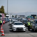 Επιστρέφουν εν μέσω μπλόκων οι εκδρομείς: «Ουρά» 4 χλμ. στην Αθηνών – Λαμίας στον κόμβο Βαγίων