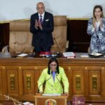 Πώς η Ντέλσι Ροντρίγκεζ παγιώνει την εξουσία της στη Βενεζουέλα μετά την ανατροπή Μαδούρο