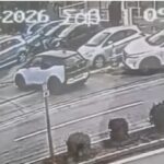 Βριλήσσια: Βίντεο καταγράφει την παράσυρση της υπαλλήλου έξω από το υποκατάστημα των ΕΛΤΑ